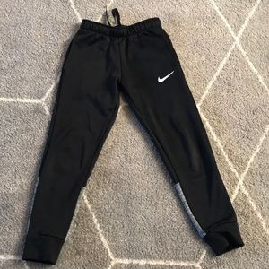 Girls Nike, size small, black and grey joggers, has pockets excellent condition!